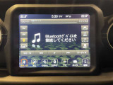大型センターモニターを搭載。ナビや各種車両情報を見やすく表示します。