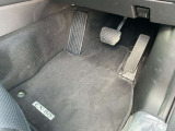 長距離運転がしやすく理想のシートポジションも取りやすいオルガン式ペダル。