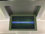 【フリップダウンモニター】大画面モニターで後席でもエンタメをお楽しみいただけます。小さなお子様にも大人気の装備です♪