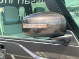 ウィンカー内蔵のドアミラーで高級感があります