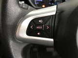 ステアリングスイッチ付き。前方から目を離すことなく操作することが可能です。