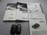 取説・メンテナンスノート・スマートキーの3点セットです。