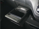 ◆ドリンクホルダー◆手の届きやすい場所にドリンクホルダーがあり、とても便利です。