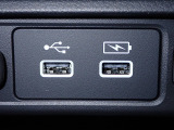 USBつなげられます♪充電などお役にたちますよ!!