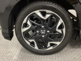 純正アルミホイールです。足元が引き立つので、車全体のイメージがアップしますよ!