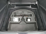 【車載工具】タイヤ交換には必需品ですね!万が一に役立つ工具です。緊急時に備え、使い方をしっかり覚えておきましょう。