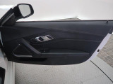 当店では第三者機関による車両品質鑑定を導入し、修復歴車を排除。鑑定書が発行されますので、ぱっと見ただけでは分からない箇所まで納得した上でご検討いただけます。※一部未実施の場合がございます。