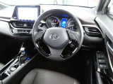 高級感のある運転席回り♪乗っていて落ち着けるデザインです。もちろん使い勝手もとても良いです。