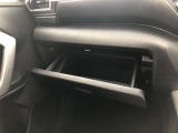 充実の小物入れを完備。ついつい貯めがちな小物をスッキリ収納できますね。