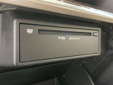 メンテナンスノート、取扱説明書ですね。 車の情報が凝縮されています。 車の整備記録が記載されている大事な物ですよ。