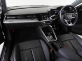 Audiのインテリアはエクステリア同様、優れたデザイン性とクオリティ、そして機能性を兼ね備えております。