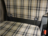 ◆ISOFIX◆シートベルトいらずでチャイルドシートと固定金具を連結するだけでガッチリ固定できます。