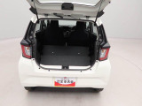 リアシートを倒せば大きい荷物も積むことができます。必要に応じてご活用下さい