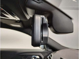 ☆BMWのルームミラーには自動防眩機能が備わっております。後続車のヘッドライトの明るさで幻惑されるのを防止☆