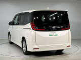 当店ではauも取り扱っております。お車と一緒にau携帯の機種変更も可能です♪また、自動車保険も取り扱っております。車の支払いと自動車保険の支払いをまとめてお支払い可能なプランもあります♪