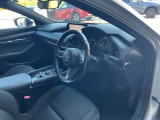 ゆったりと乗り心地の良い運転席です。長距離でもしっかりサポートしてくれます。