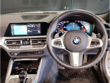 『運転』に対するBMWのこだわりはメーターパネルにも表れております。視野性の良いメーターパネルは疲労感の軽減と、運転の楽しさをもたらしてくれます。