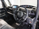 ◆視界広々で非常に運転しやすくロングドライブでも疲れを感じさせないすっきりとまとまったインパネ周りです。