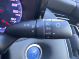 スムーズな操作感で、安全な運転をサポート。視認性の高いデザインで、夜間走行時でも安心して使用できます。