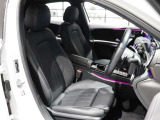 視野角の広い鮮明な画像で駐車をサポートしてくれる、パーキングアシストリアビューカメラがあるので、狭い場所での駐車も楽々!