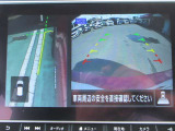 ナビ画面にアラウンドビュ-モニタ-の映像を映し出しています。  狭い場所での車庫入れをサポ-トしてくれる便利アイテムです。