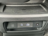 USB端子がタイプAとタイプCの二種類付いています!機器の充電だけではなく、ナビに接続することも可能なので、ポータブルオーディオなどを充電しつつ音楽を楽しんでいただくことも可能です。