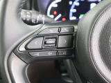 メーター内パネルのコントローラーです。燃費情報などさまざまなデータが見れますよ。