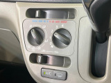 寒い冬も暑い夏も全席に快適な空調を届けてくれる、ダイヤル式エアコンを装備♪