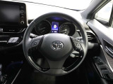 各操作スイッチなどもハンドルから手を放すことなく操作可能で安全運転に支援いたします!