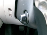 ステアリングの調整は電動で可能です