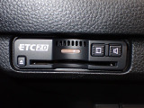 デザインスッキリのビルトイン『ETC』!高速道路の特典はもちろん、キャッシュレスなので料金所では徐行するだけで通過可能です!