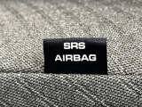 車両側方からの衝撃を緩和するSRSサイドエアバッグ(運転席/助手席)に加えて,SRSカーテンシールドエアバックも標準装備