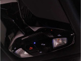 【LEDヘッドライト】先進のLEDテクノロジーを採用。放射される白色光の周波特性は太陽光に近く、バイキセノン・ヘッドライトを上回るコントラストで更に明るく輝きます!