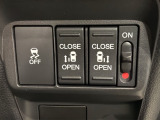 左右両側パワースライドドアが付いています。ワンタッチで簡単にお子様でも、お年寄りの方でも、開閉できますからとても便利です。キーレスや車内スイッチでも自動でドアの開閉ができます。
