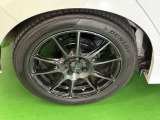 他社製アルミホイールです。足元が引き立つので、車全体のイメージがアップしますよ!