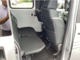展示車になる工程で室内クリーニングをさせて頂き皆様に安心して触っていただけるよう展示させて頂いております。内外装で気になる点など御座いましたら詳細を写真などでご案内できますのでご遠慮なくお尋ね下さい。