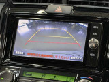【バックモニター】 車庫入れの後方確認や、バックで駐車場に出入りの際等に後方を確認するのをお手伝いできます