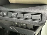 シートメモリー機能装備付きです。シートの位置をそれぞれ記憶しておく事ができるので、ご家族や、複数の方で車を乗られるオーナー様には、便利な機能です。