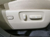 パワーシート搭載。微妙な調整が手軽にでき、最適なポジションで運転することが可能です。