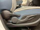【運転席シートリフター】 体格に合わせたドライビングポジションに調整できます。