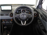 【運転席】最適なドライビングポジションでドライブをお楽しみください。