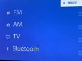 Bluetooth(ブルートゥース)接続機能付き。スマートフォンなどからお気に入りの音楽をワイヤレス再生できます。ドライブがさらに楽しくなりますね。