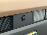 【全方位モニター用カメラパッケージ装着車】クルマの前後左右に4つのカメラを設置。対応ナビゲーション(販売会社装着アクセサリー)を装着すれば、クルマを真上から見たような映像などを映し出す全方位モニターに