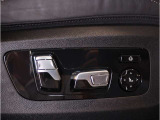 当社BMW認定中古車は全車保証付きでございます。また保証料金や整備費用はお見積書内の諸費用・税金に追加計上する事はございません。認定中古車保証付きのお支払総額でお見積りご依頼の上、他店とお比べください
