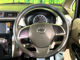 インテリアに合わせたデザインのステアリングは、運転される方のことも考え、運転しやすい形状、大きさです。是非一度、実際に触ってお確かめください。