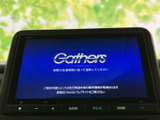 使いやすいインターフェースで、快適なドライブをサポート。目的地設定や音楽再生もスムーズに行えます。