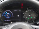 【メーターパネル】素早く車の情報が読み取れる、視認性に優れたシンプルなデザインのメーターパネルです。