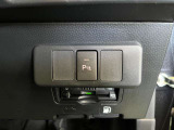 コーナーセンサーが付いているので障害物との距離が近付くと、アラームやディスプレイ表示で知らせてくれます!