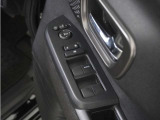 ◆パワーウィンドウスイッチ◆運転席から全席の窓の開閉操作を行うことが出来いつでも換気ができます!