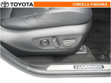運転席パワーシート。お好みの乗車姿勢を電動で調整できます。